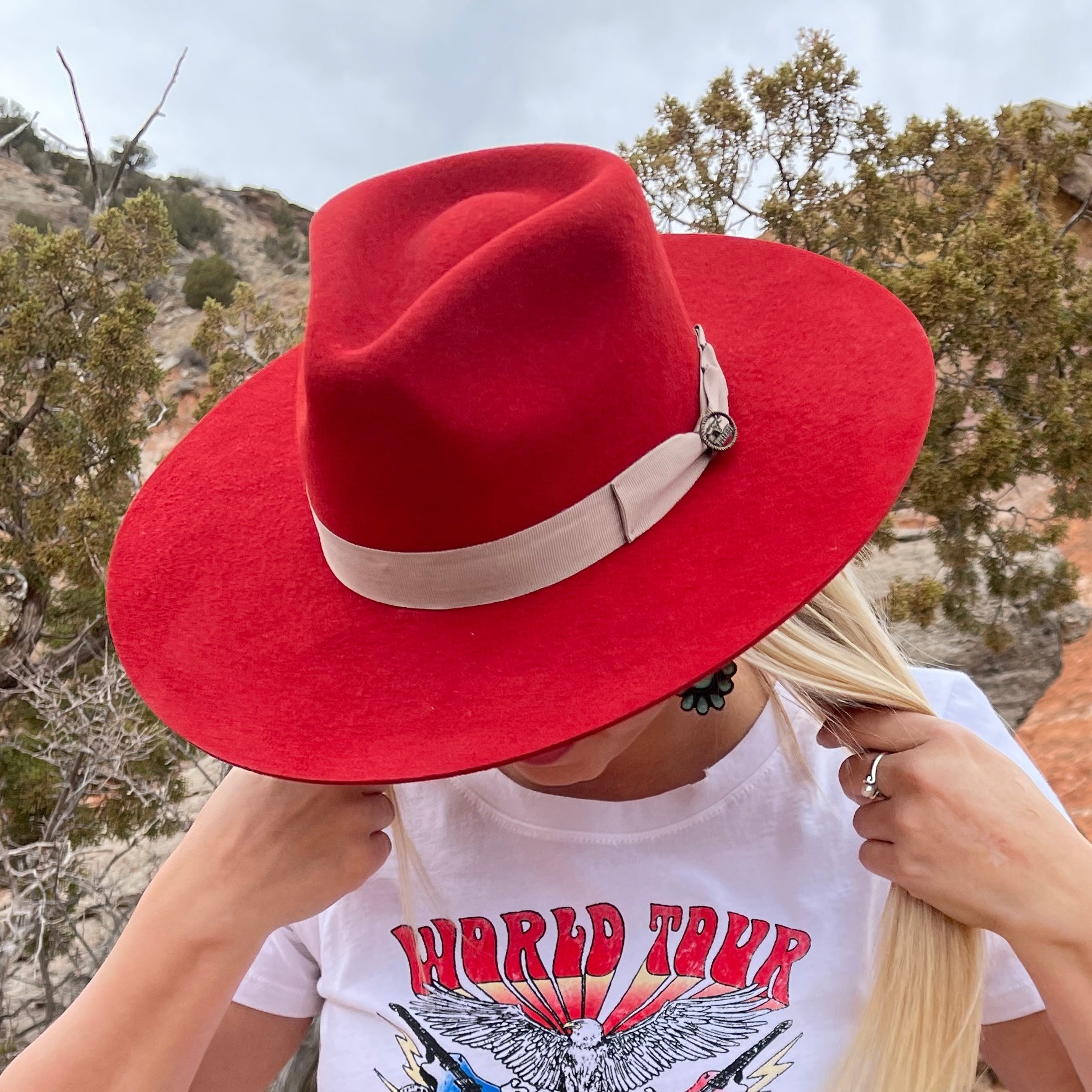 Street Gossip (Red)